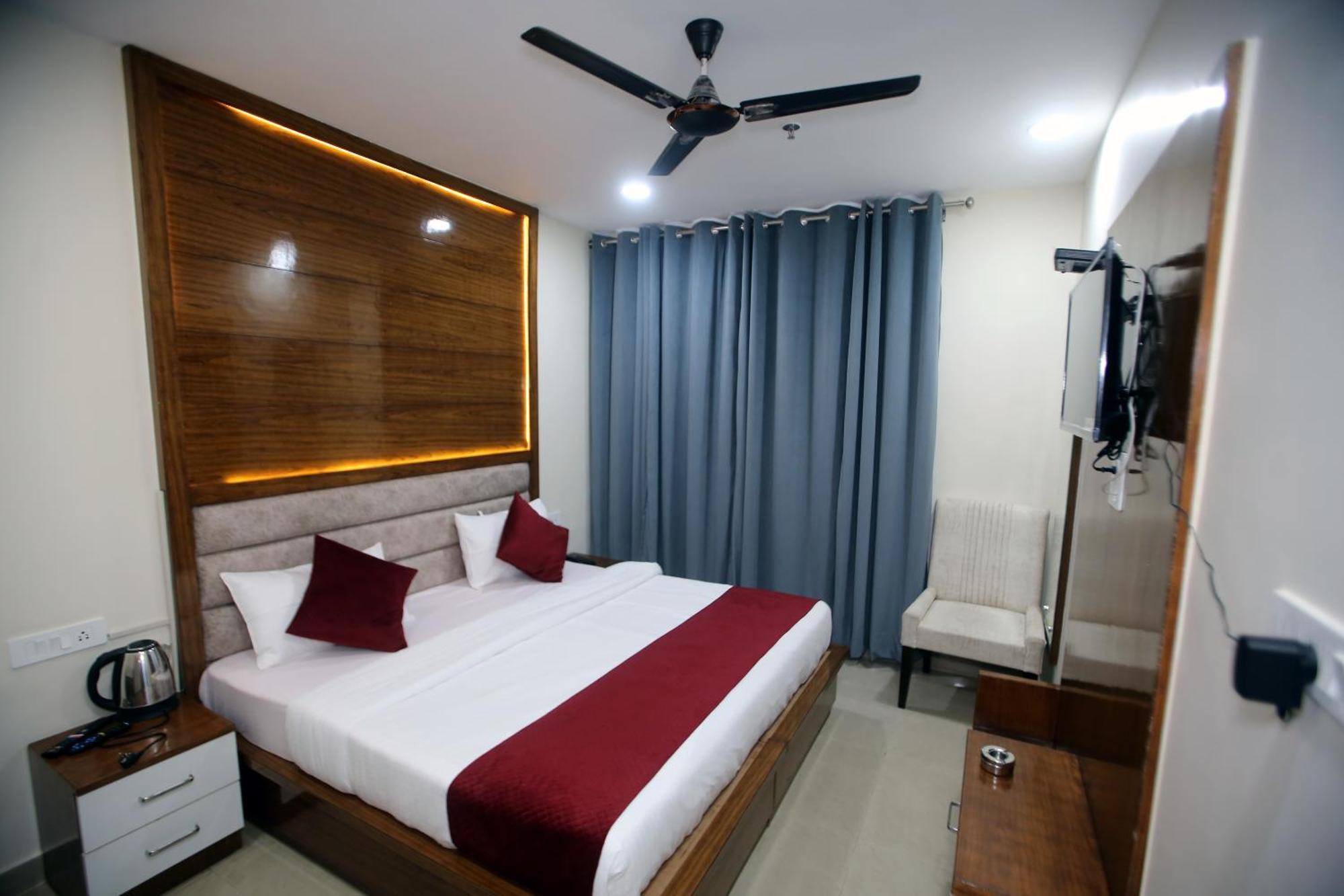 Affluence Hotel Kharar Exterior foto